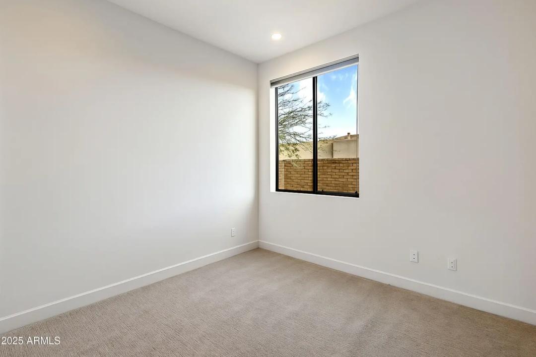 Real Estate Picture 17