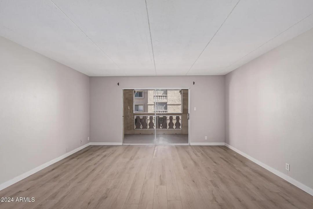 Real Estate Picture 12