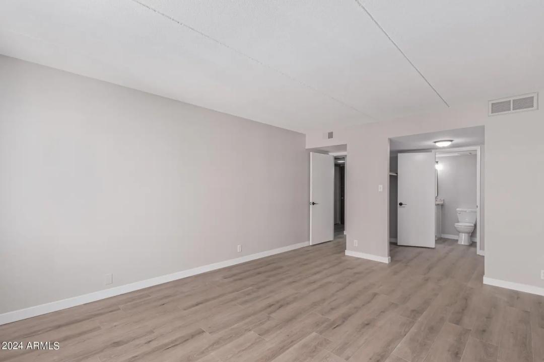 Real Estate Picture 24