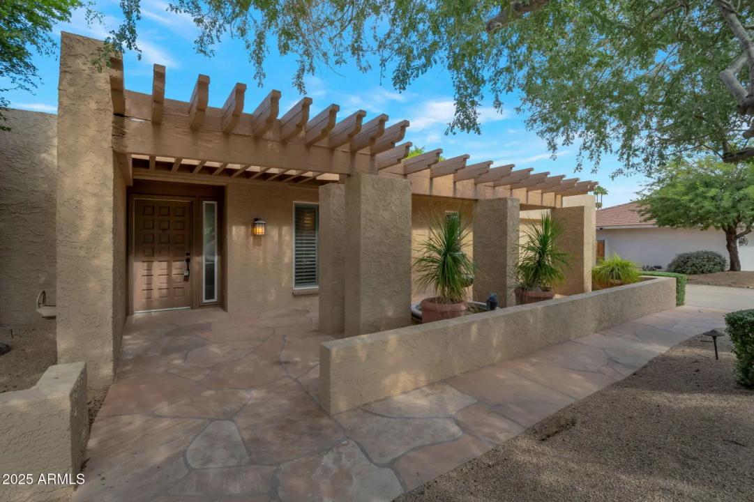 Real Estate Picture 4
