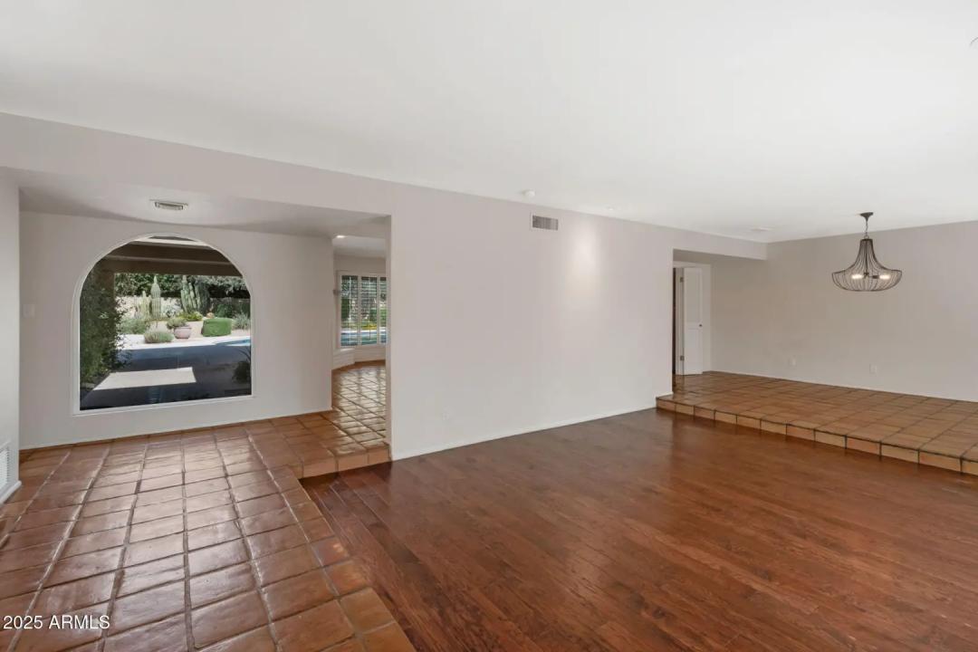 Real Estate Picture 8