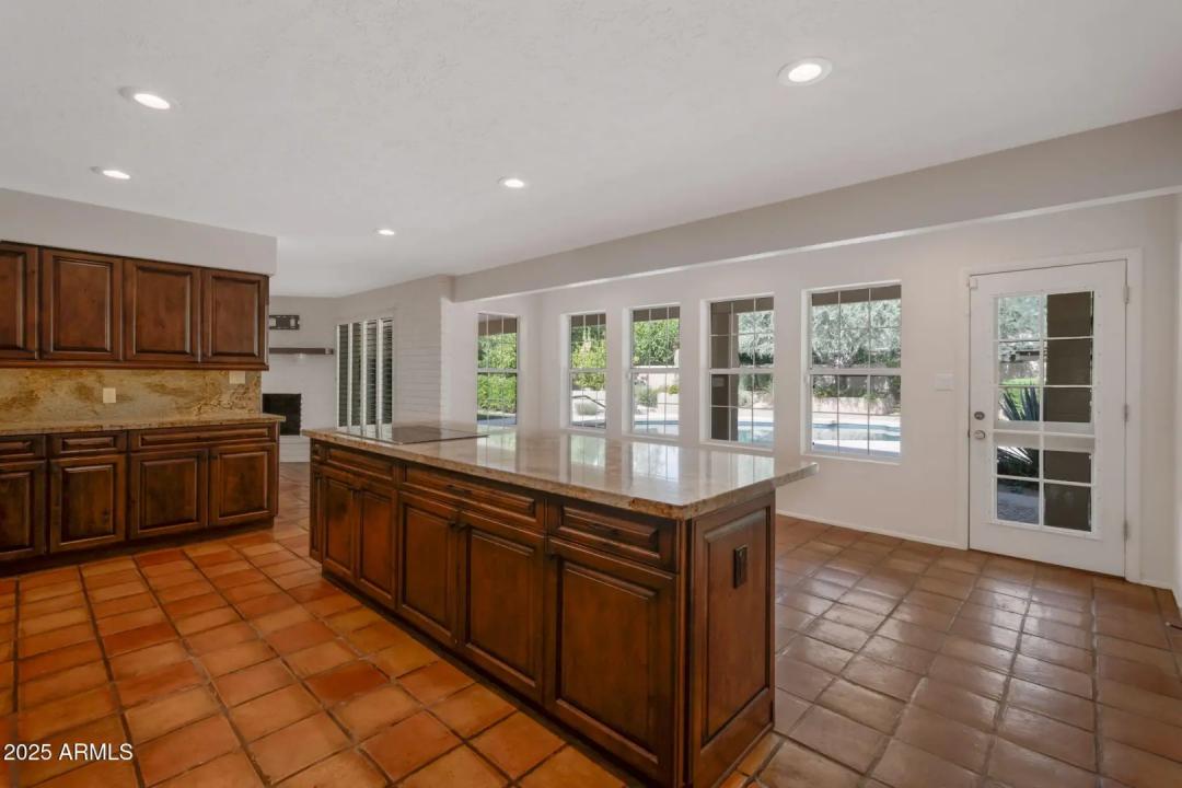 Real Estate Picture 13