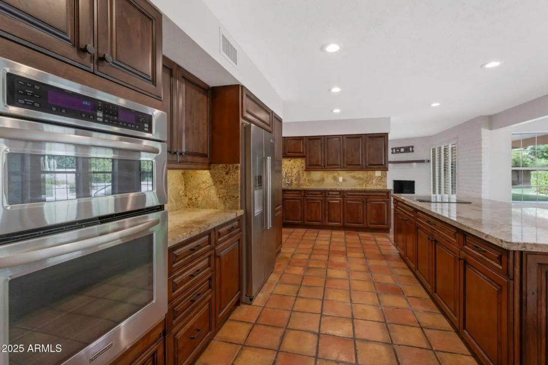 Real Estate Picture 12