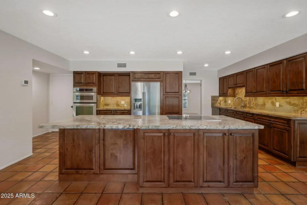 Real Estate Picture 14