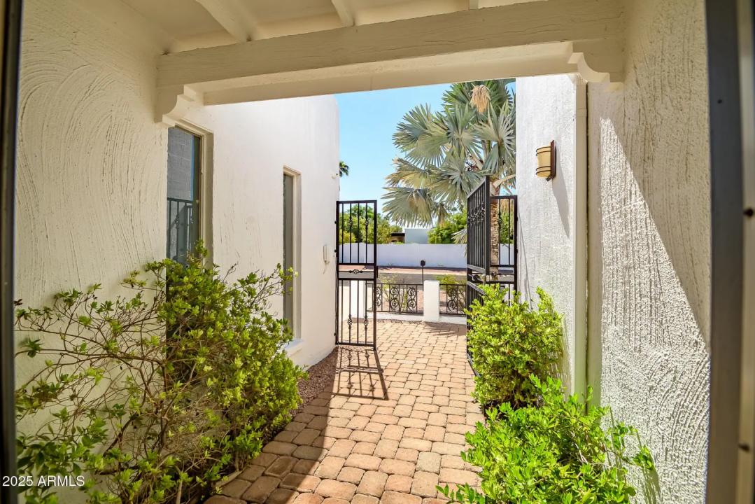 Real Estate Picture 3