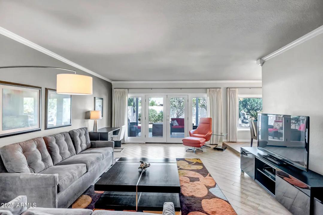 Real Estate Picture 5
