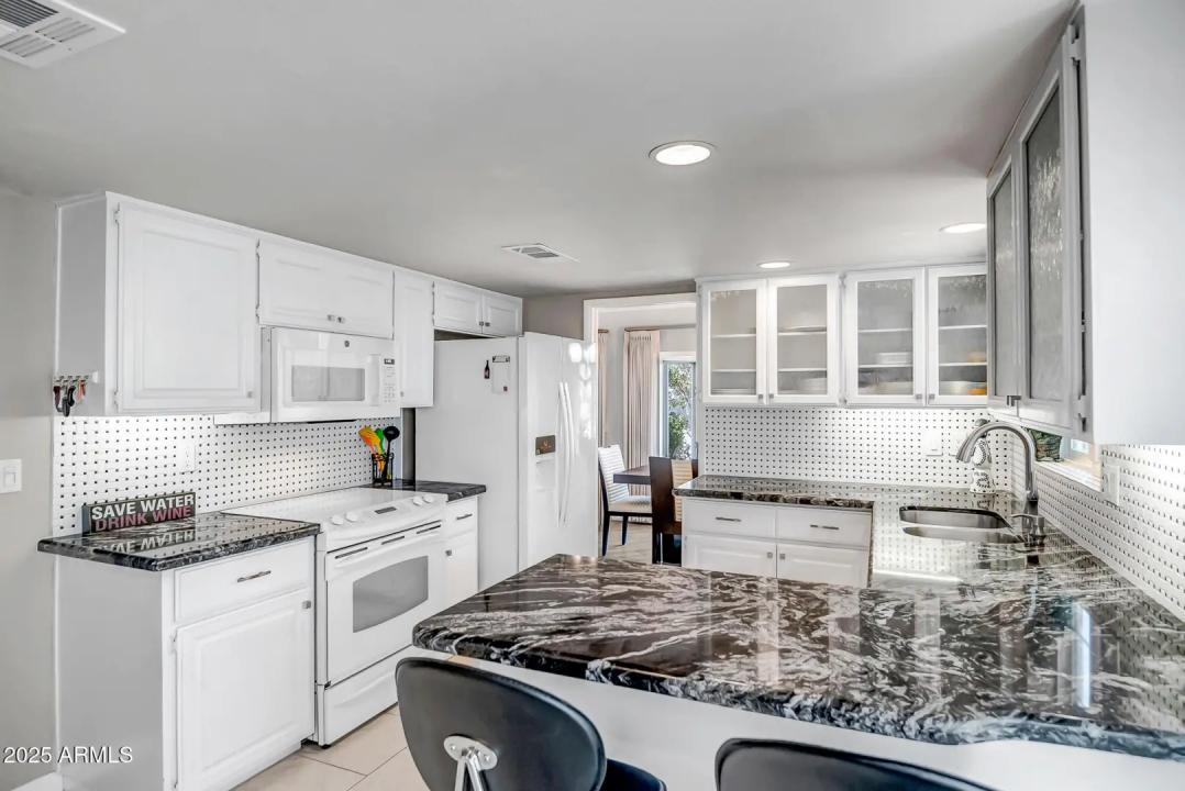 Real Estate Picture 8
