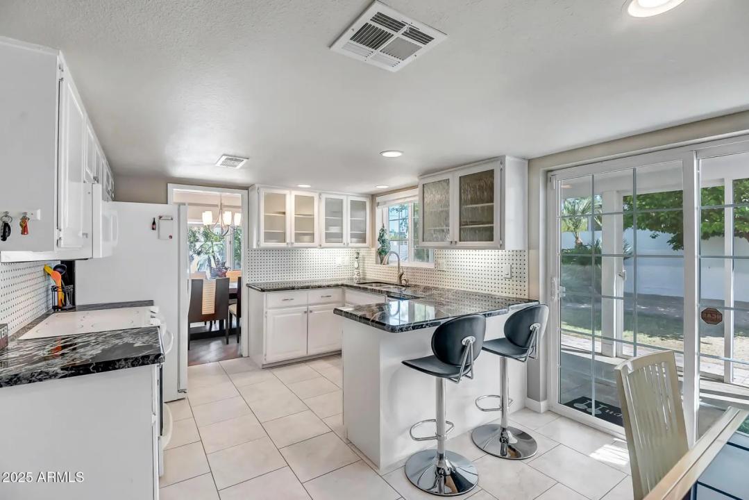 Real Estate Picture 9