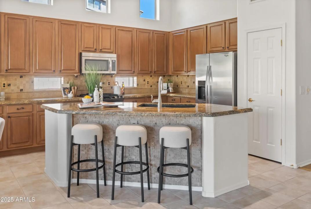 Real Estate Picture 11