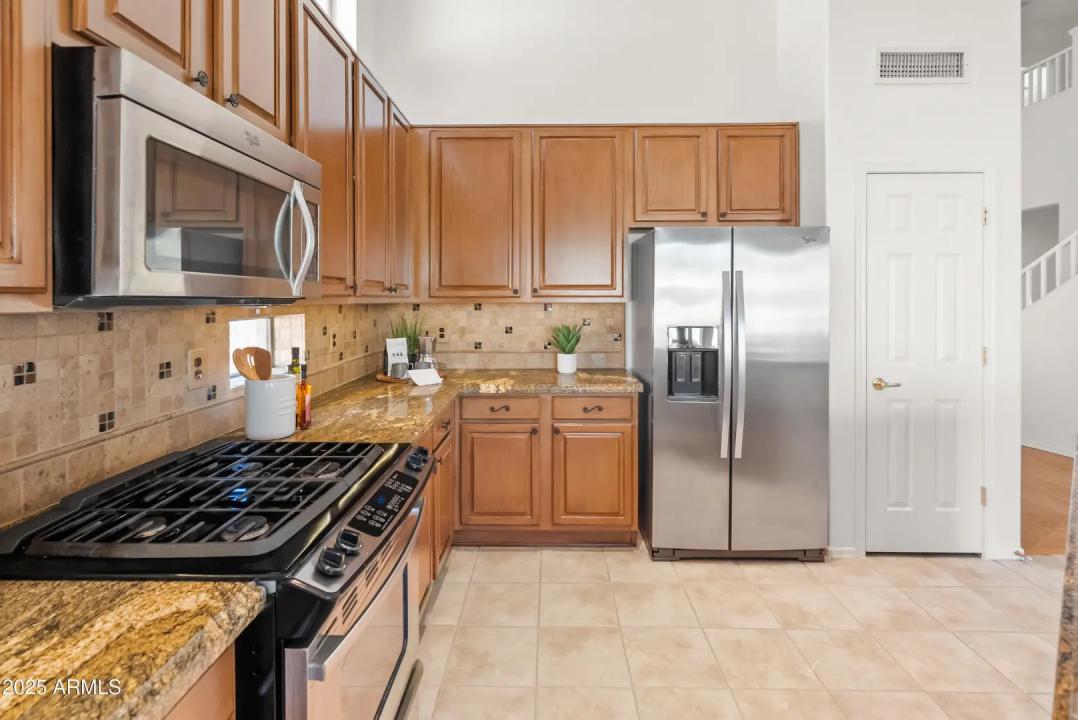 Real Estate Picture 8