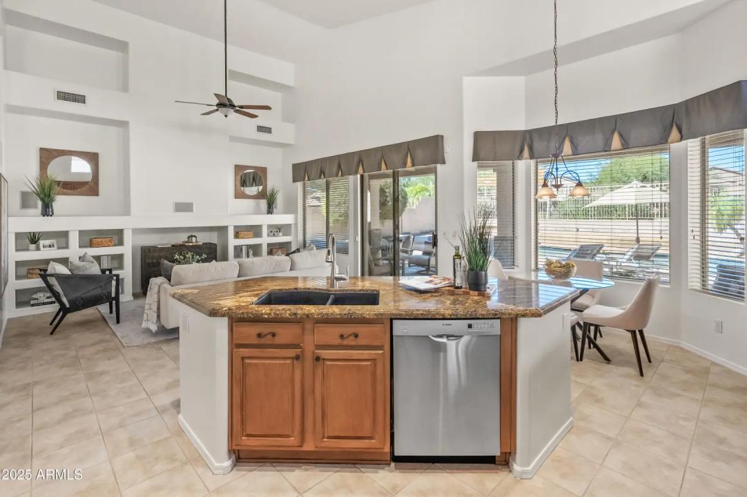 Real Estate Picture 12