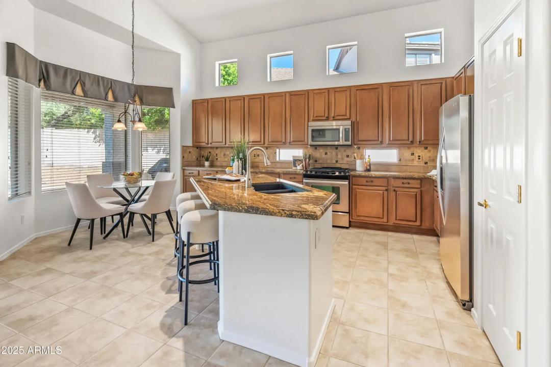 Real Estate Picture 9