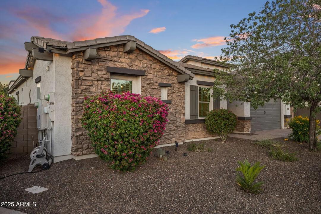 Real Estate Picture 4
