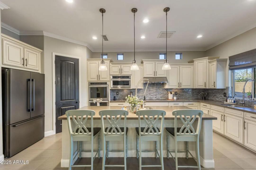 Real Estate Picture 6