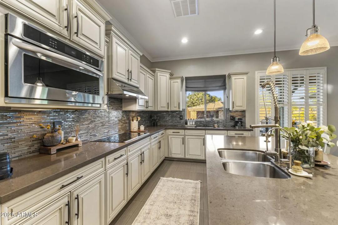 Real Estate Picture 7