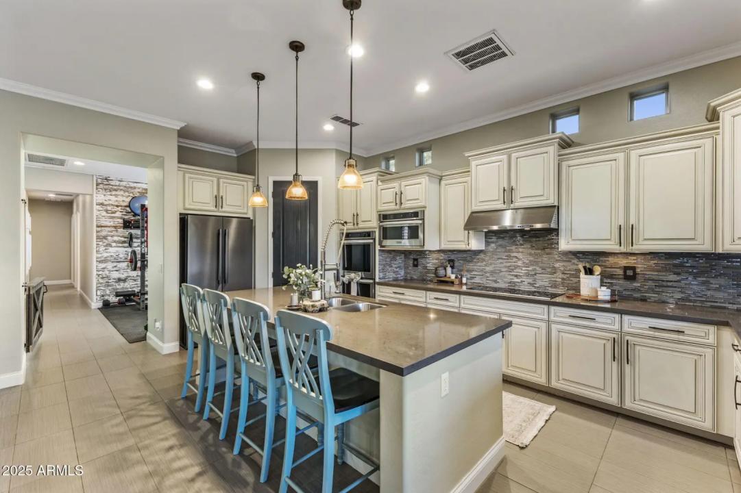 Real Estate Picture 8