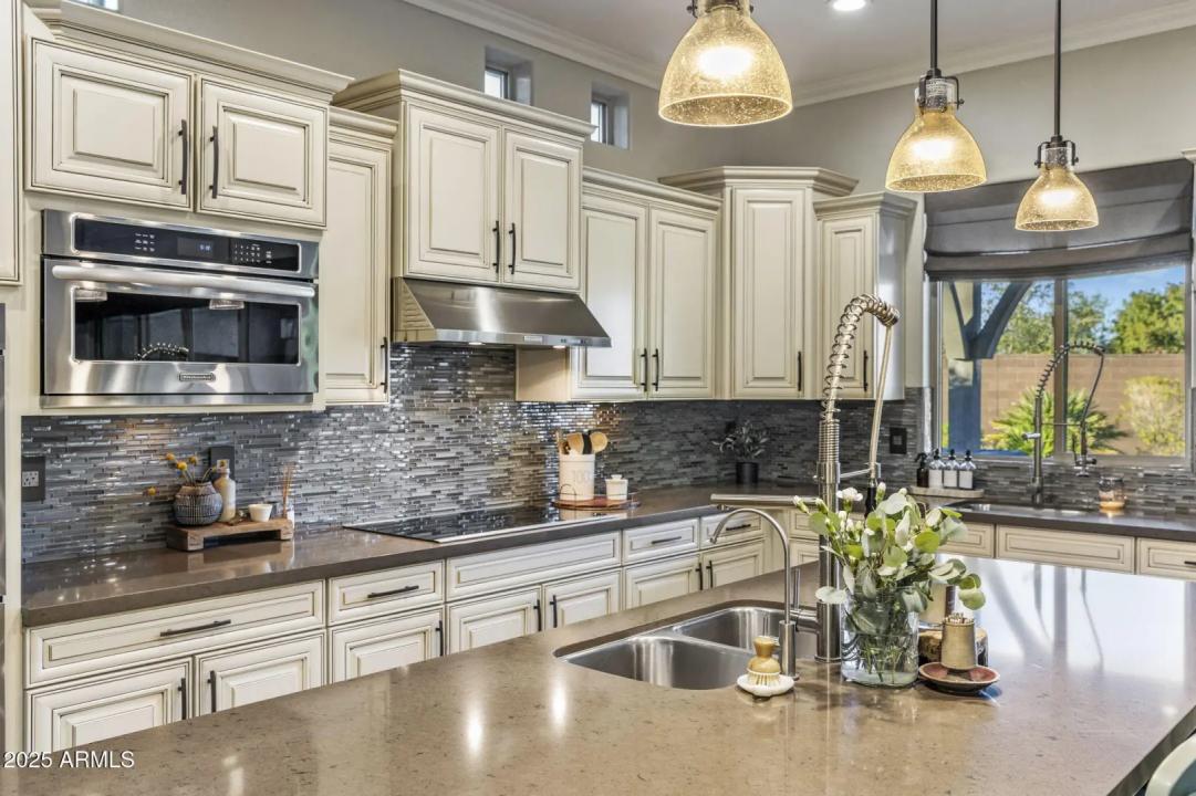Real Estate Picture 9