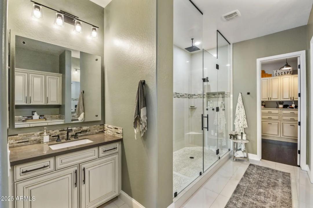 Real Estate Picture 21