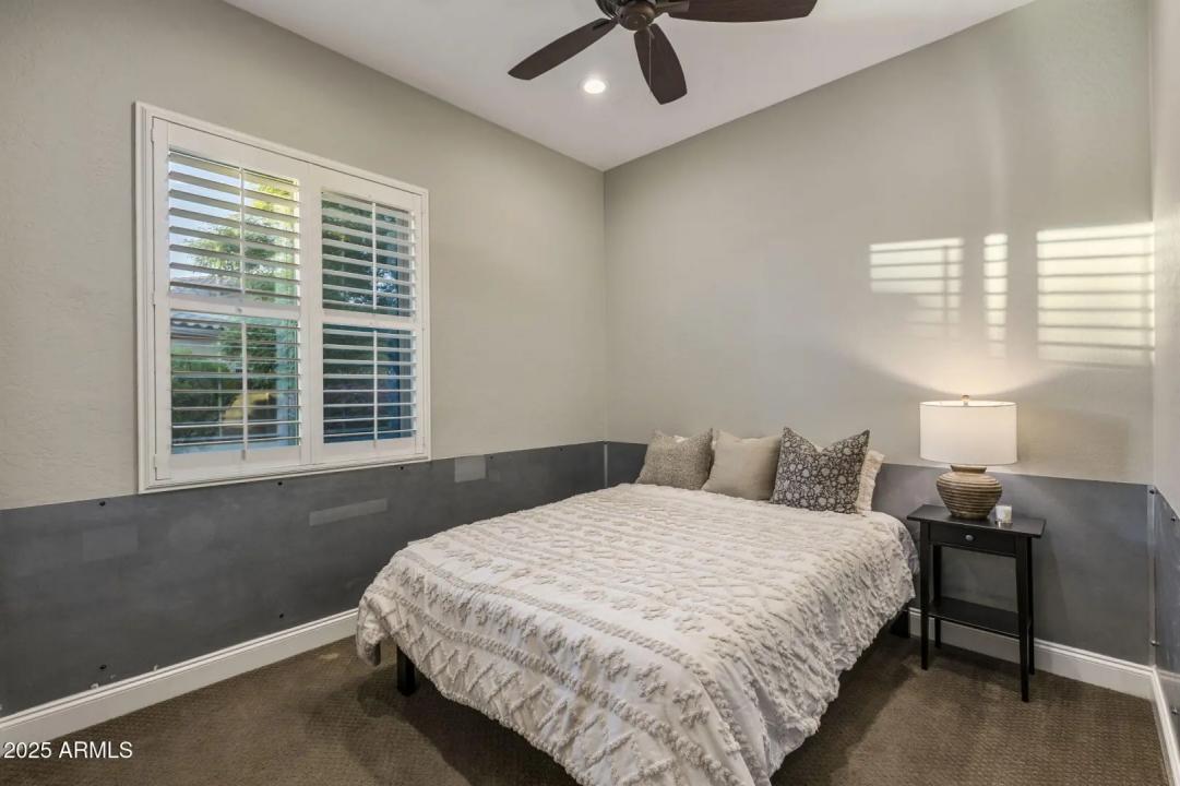 Real Estate Picture 24