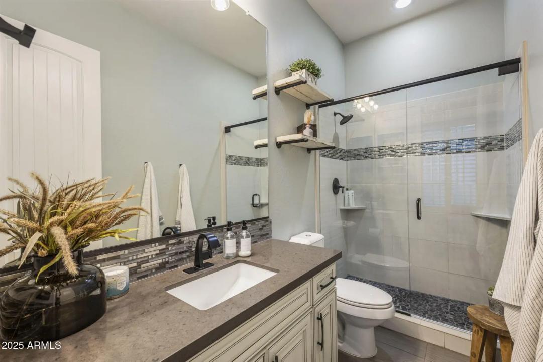 Real Estate Picture 25