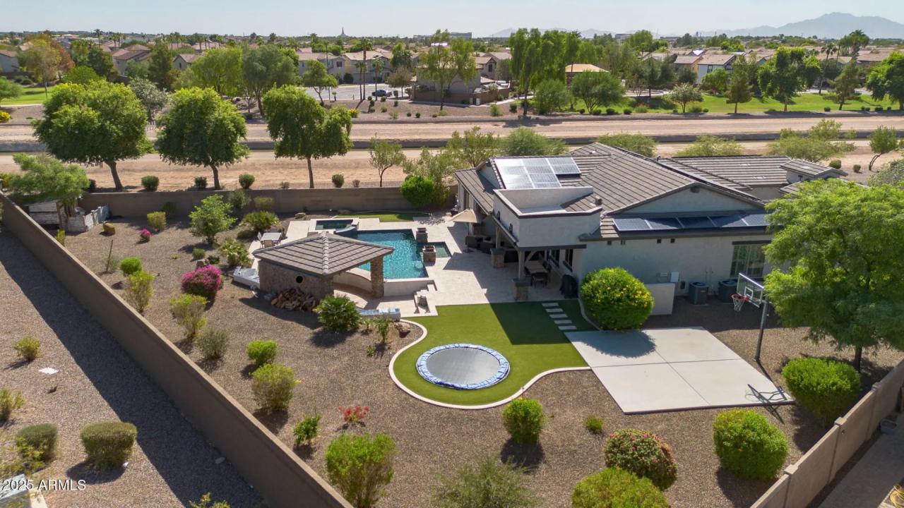Real Estate Picture 43