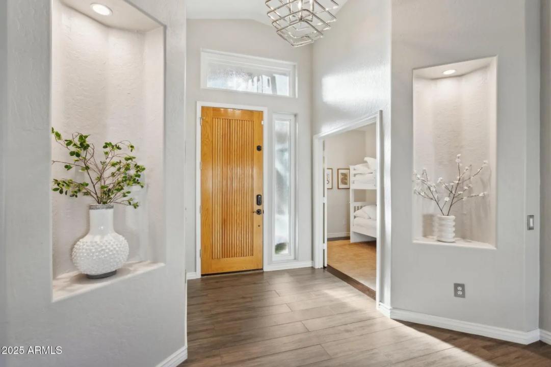 Real Estate Picture 8