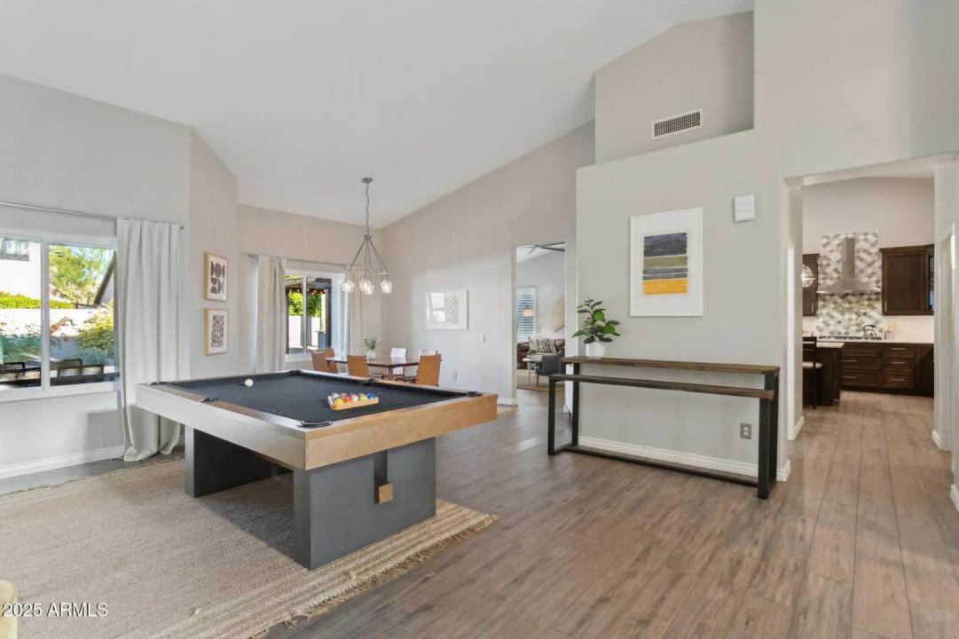 Real Estate Picture 12