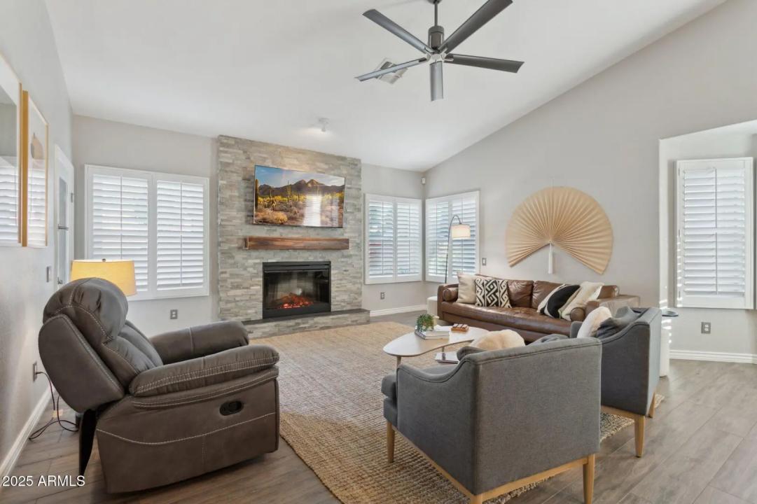 Real Estate Picture 14