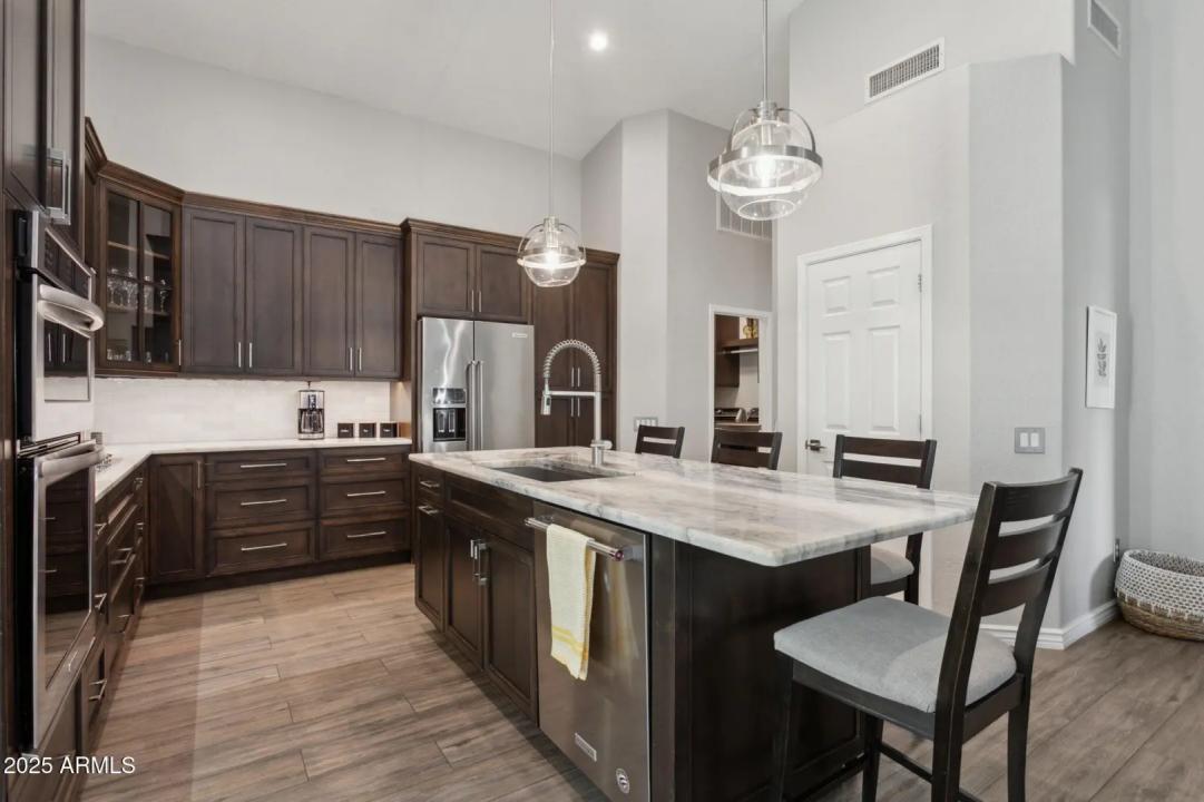 Real Estate Picture 18
