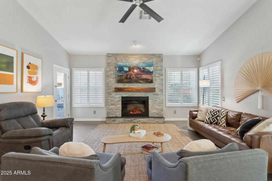 Real Estate Picture 22