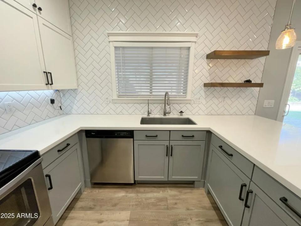 Real Estate Picture 13