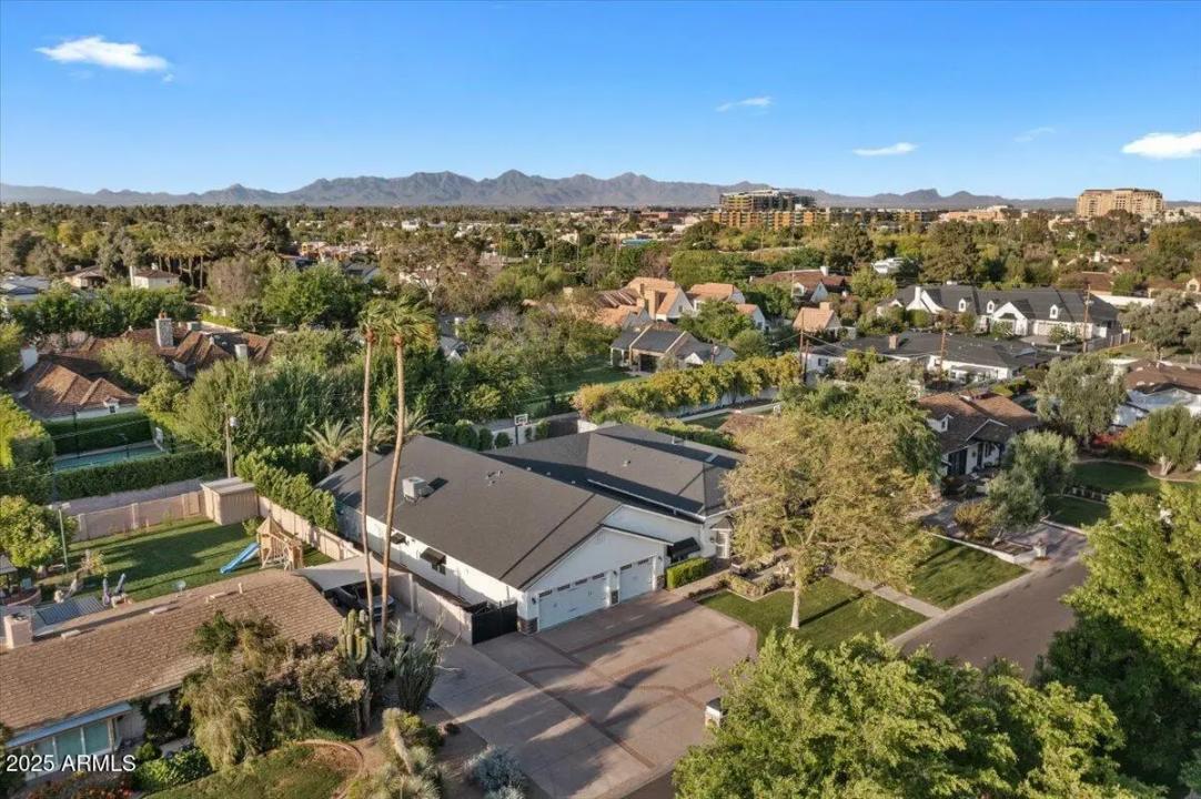 Real Estate Picture 3