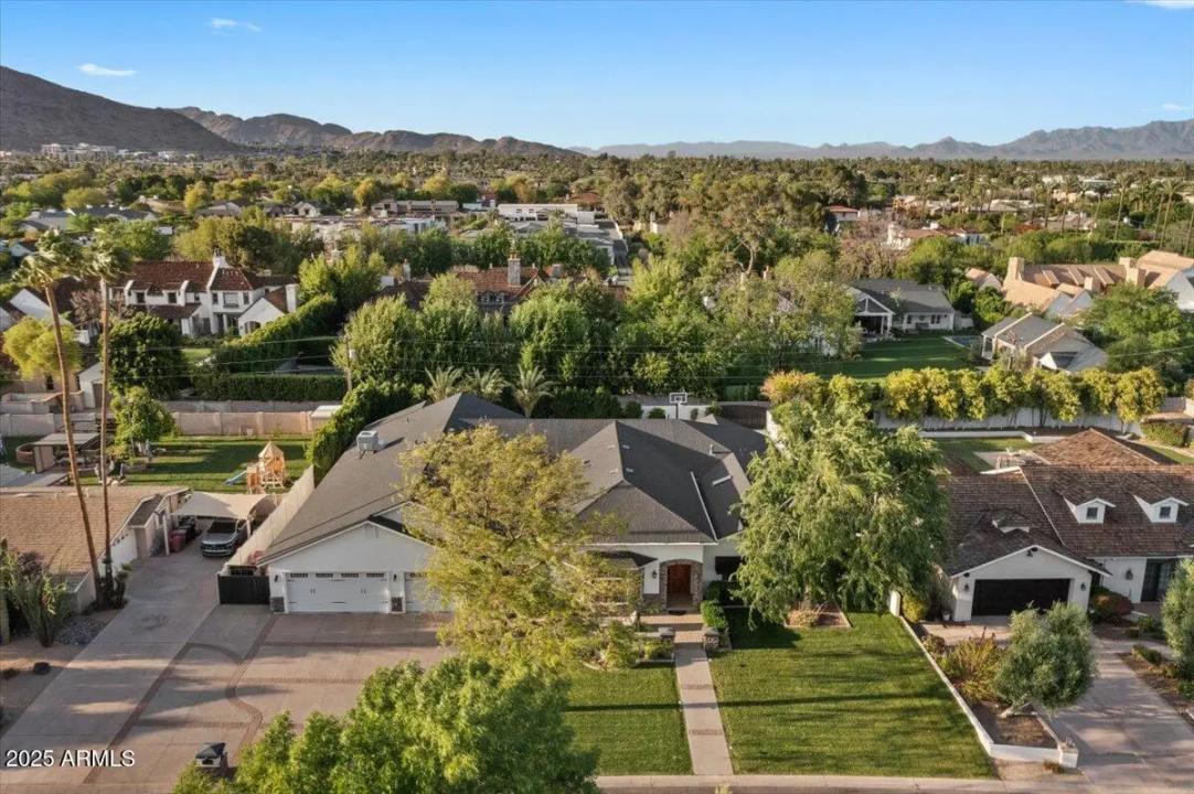 Real Estate Picture 4