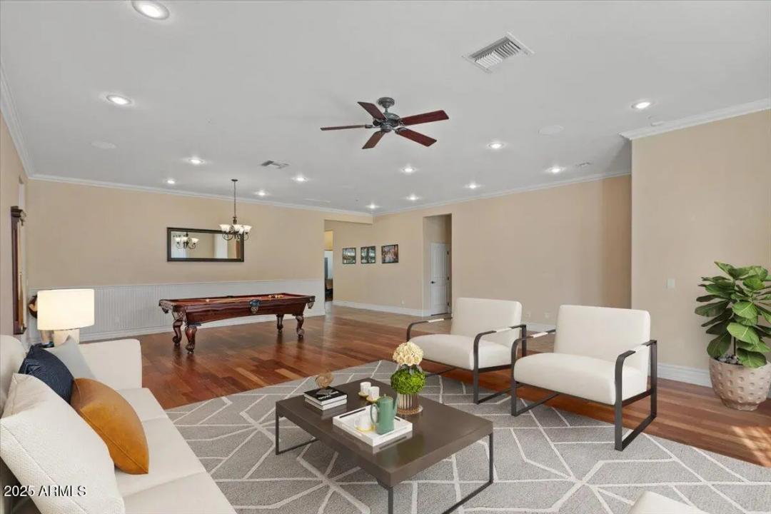 Real Estate Picture 12