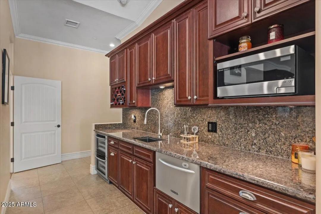 Real Estate Picture 23