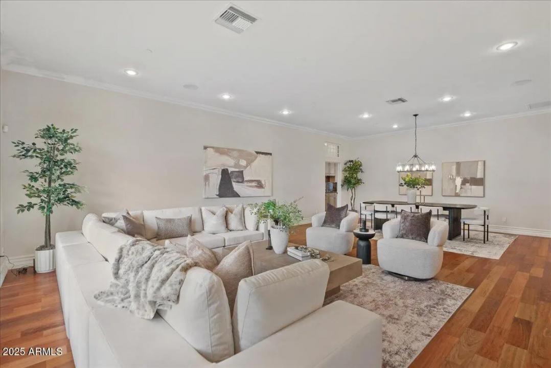 Real Estate Picture 9