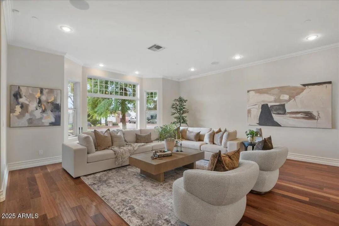 Real Estate Picture 10