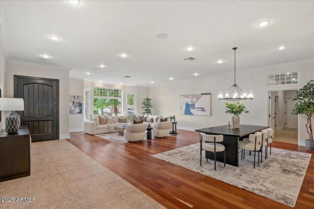 Real Estate Picture 11