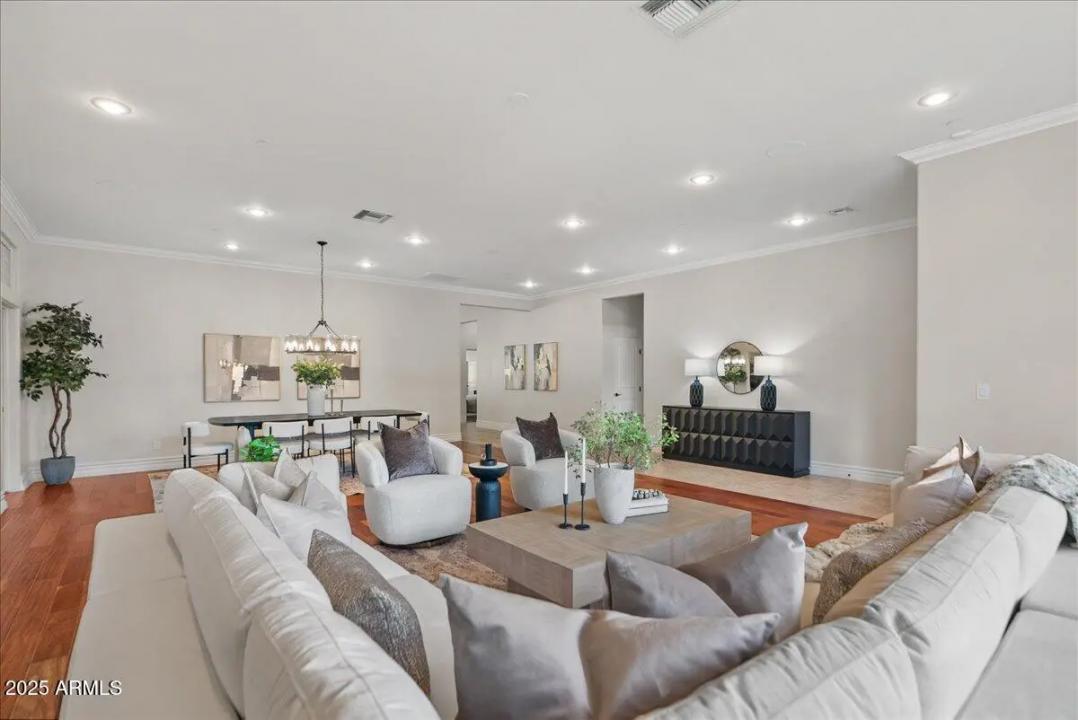 Real Estate Picture 12