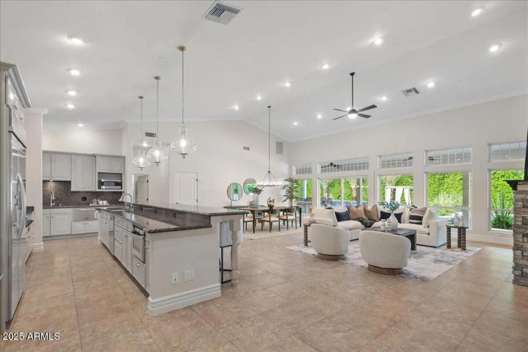 Real Estate Picture 3