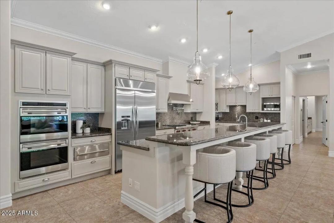 Real Estate Picture 4