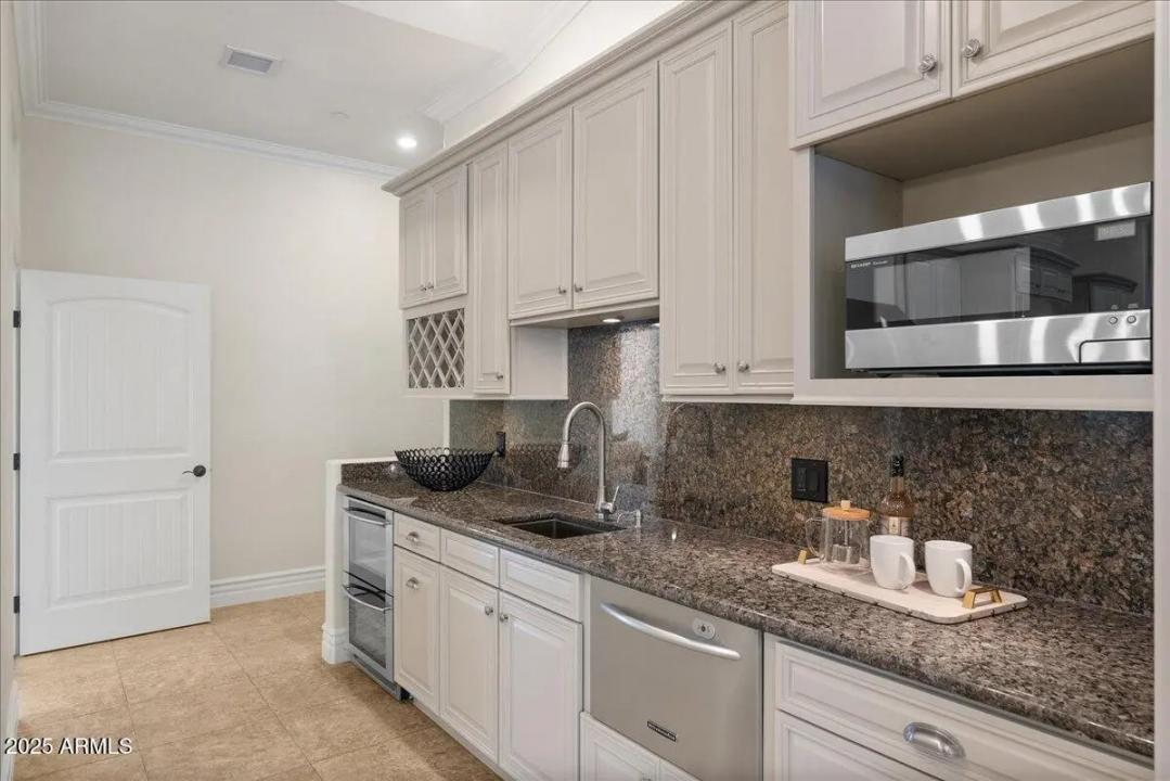 Real Estate Picture 30