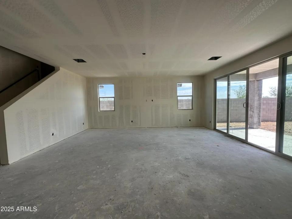 Real Estate Picture 7