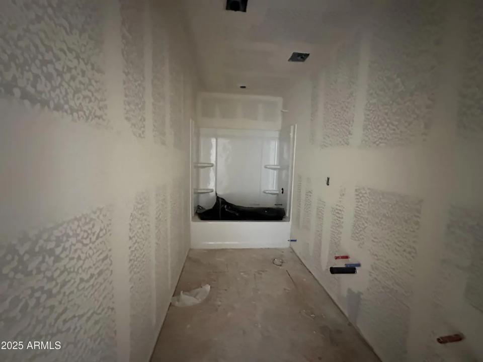 Real Estate Picture 14