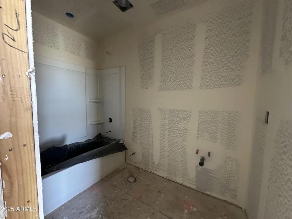 Real Estate Picture 16