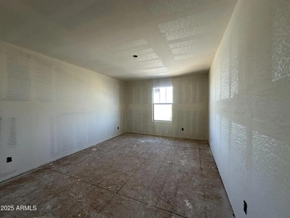 Real Estate Picture 17