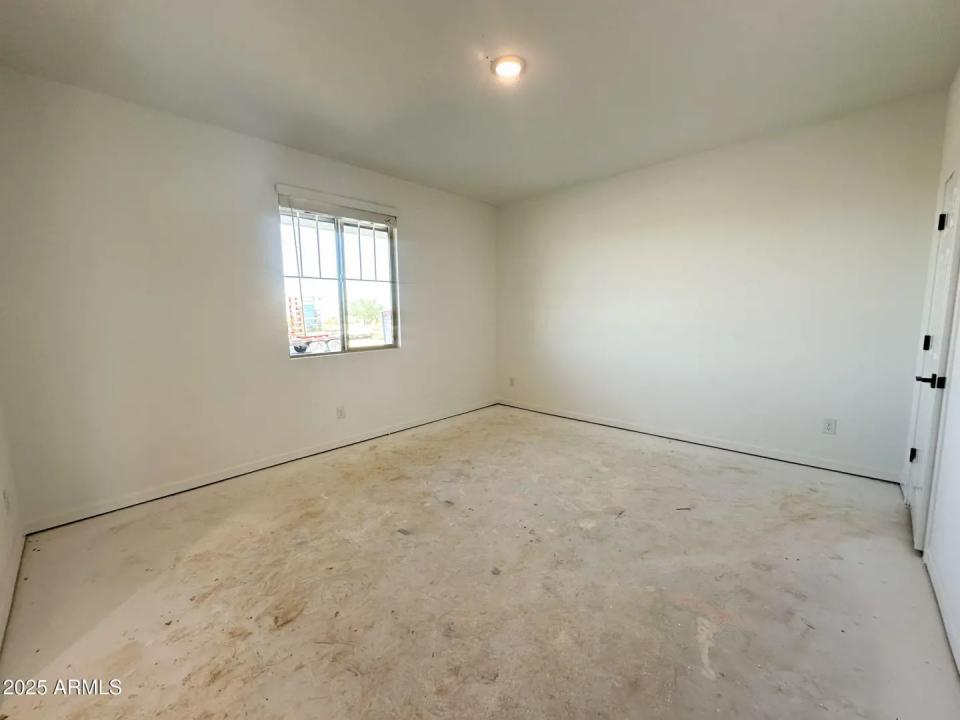 Real Estate Picture 4