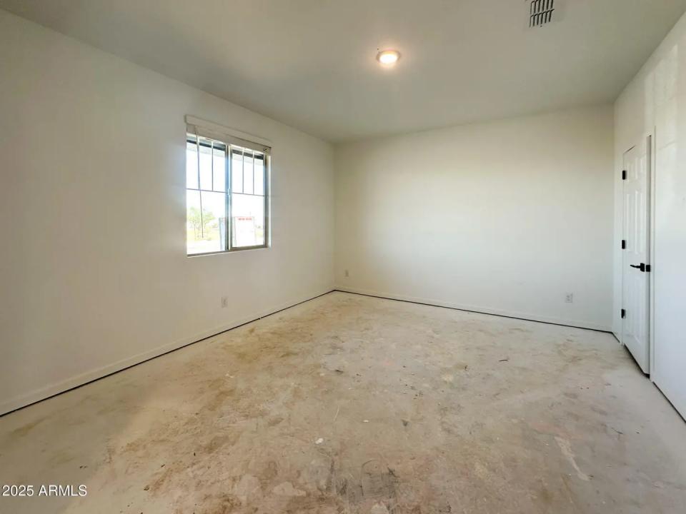 Real Estate Picture 5