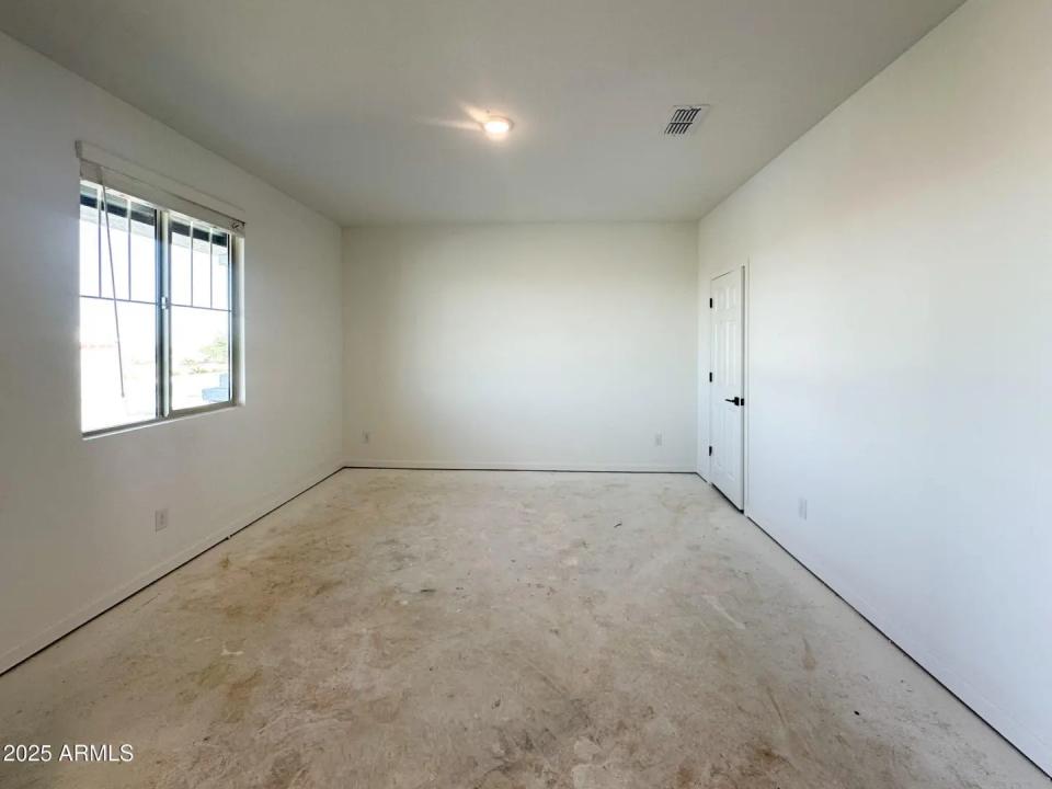 Real Estate Picture 6