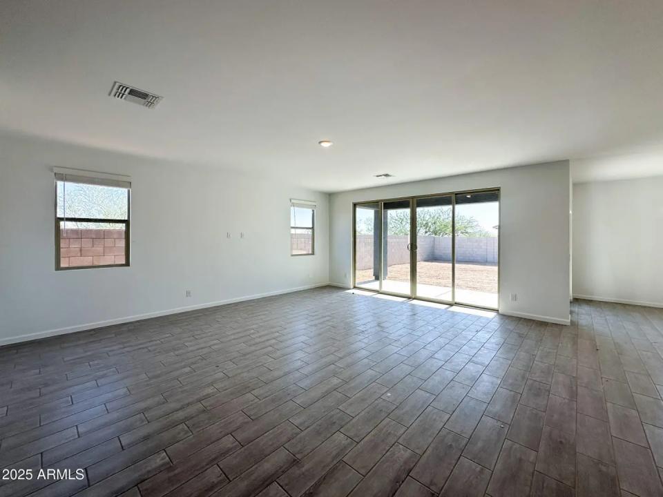 Real Estate Picture 8